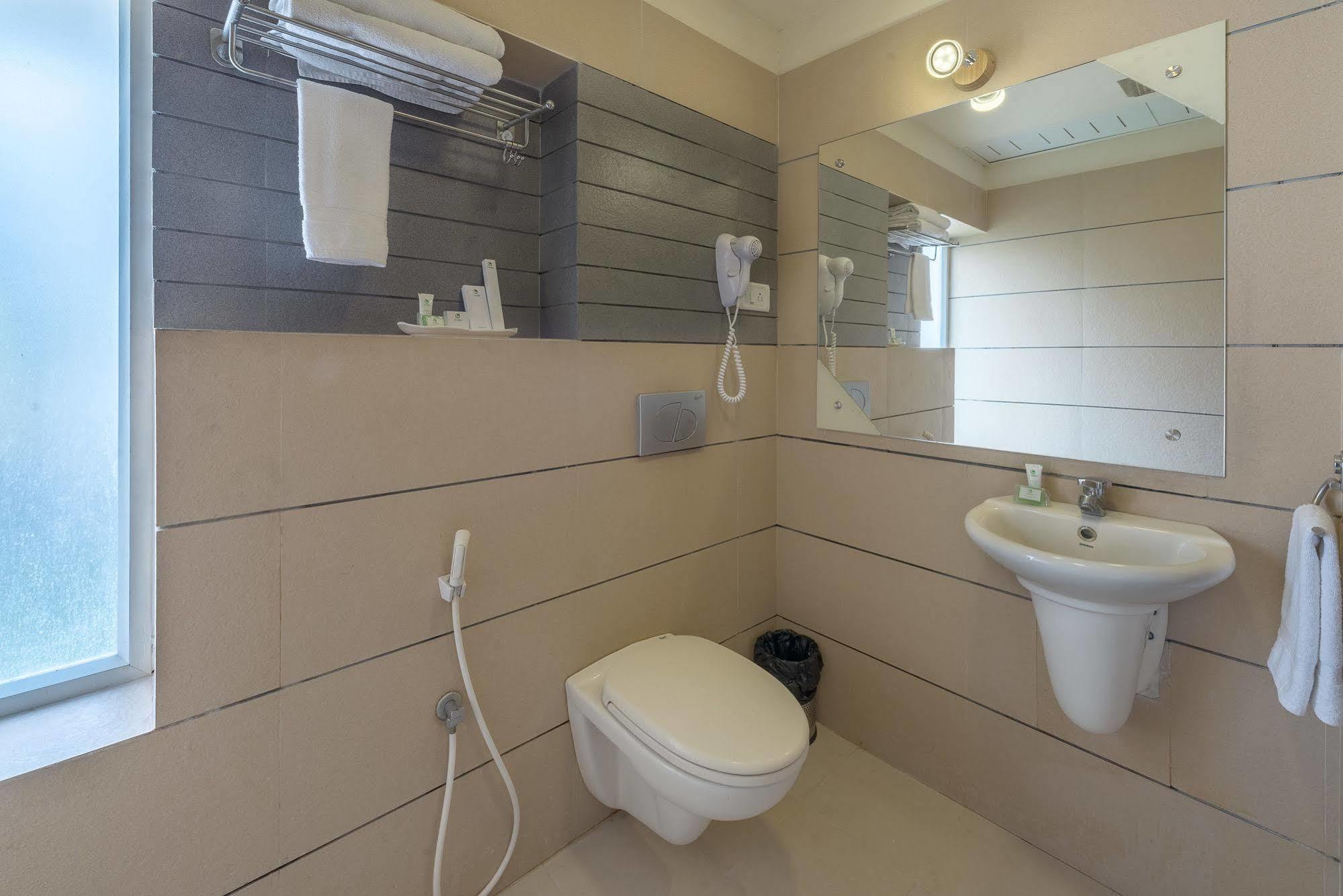 Treebo Nestlay Airport Alandur 3* Chennai