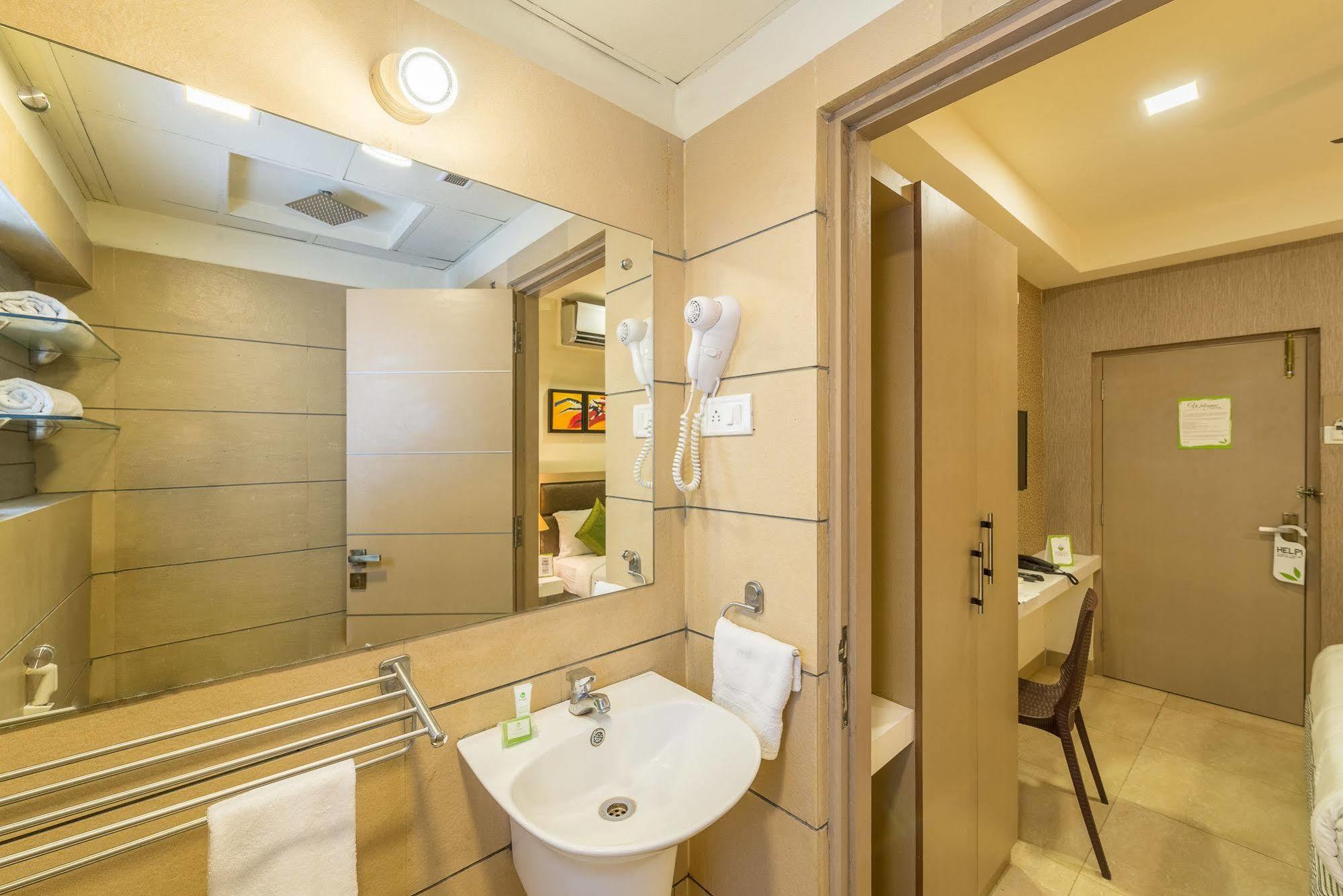 Hotel Treebo Nestlay Airport Alandur 3*